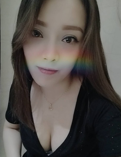 德思勤高颜值妹子